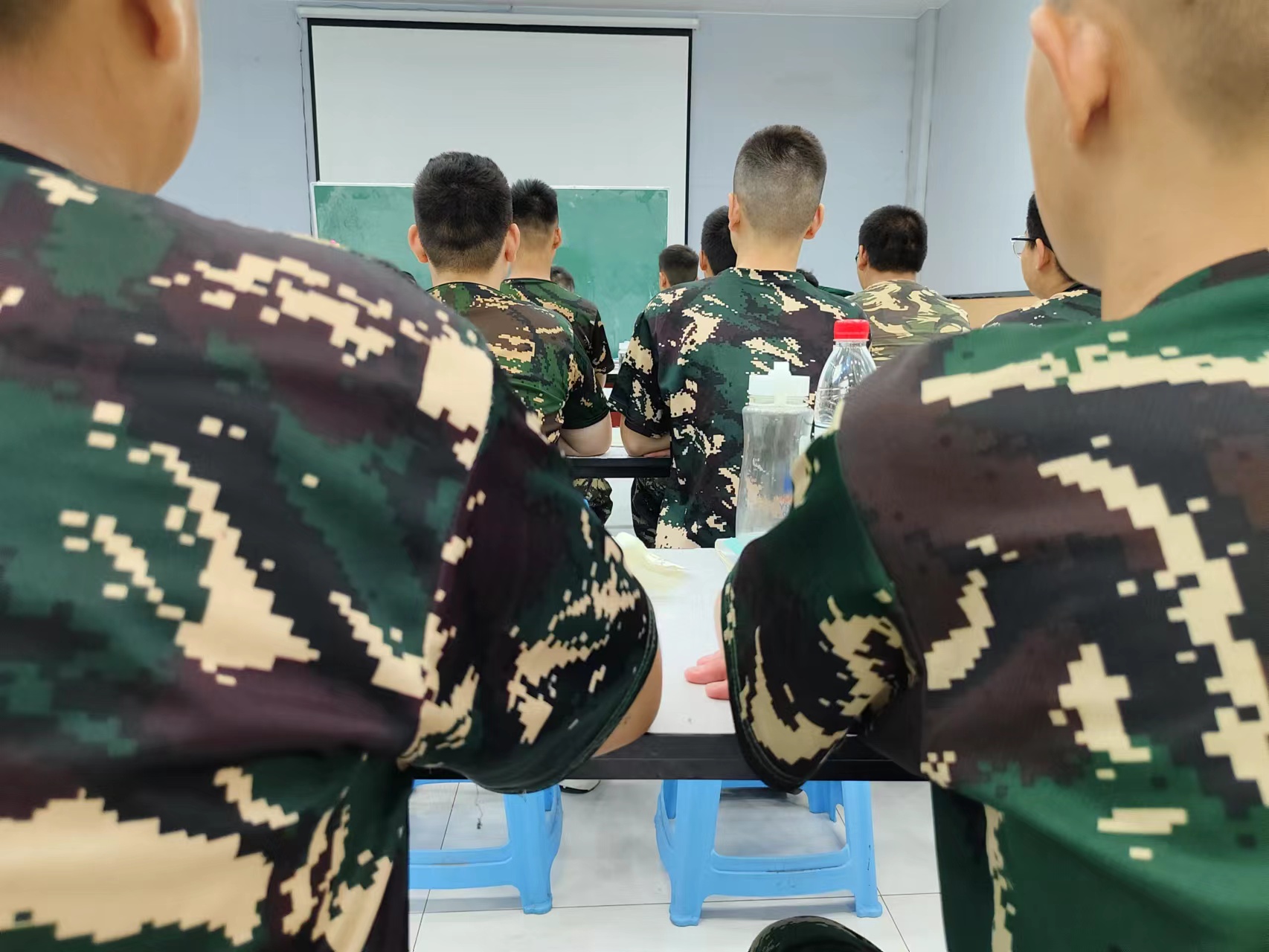 父母越是強(qiáng)迫孩子努力學(xué)習(xí)，孩子就越叛逆
