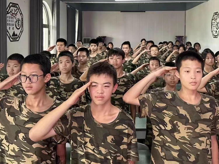 問題少年教育學(xué)校:青春叛逆期有哪些表現(xiàn)？